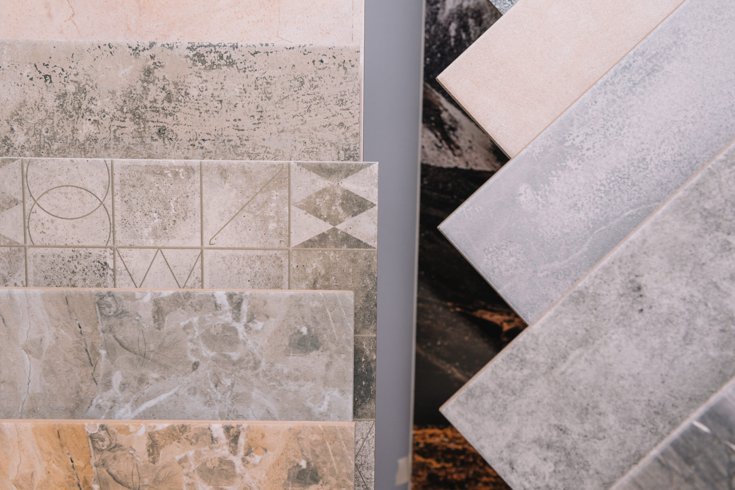 Tomettes anciennes, parquets massifs et pavés de réemploi